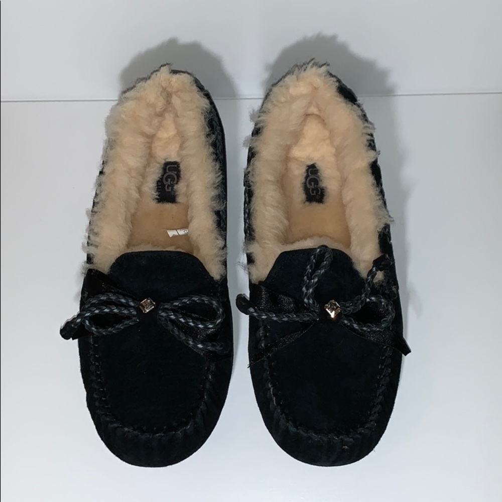 UGG DAKOTA MOCCASINS